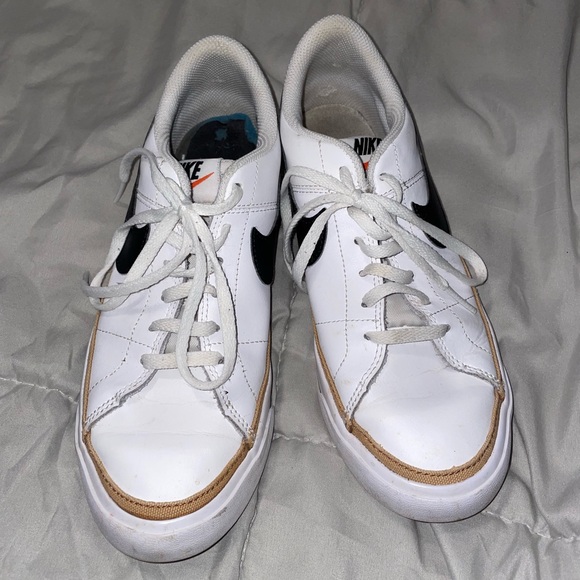 Nike shoes size 5Y - Picture 2 of 3